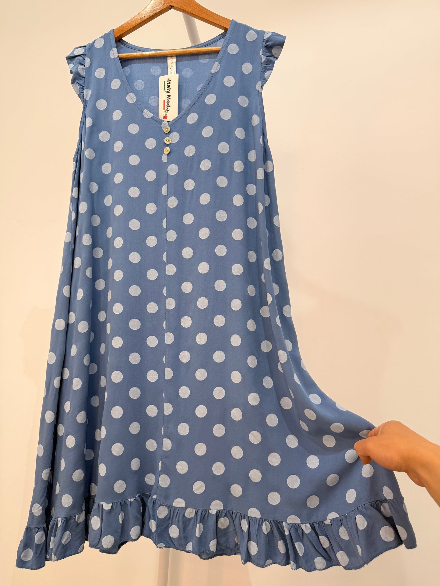 Vestido corto de lunares con volantes