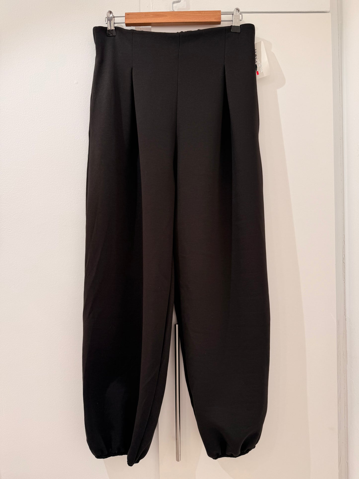 Pantalón abombado de talle alto con pinzas 2014