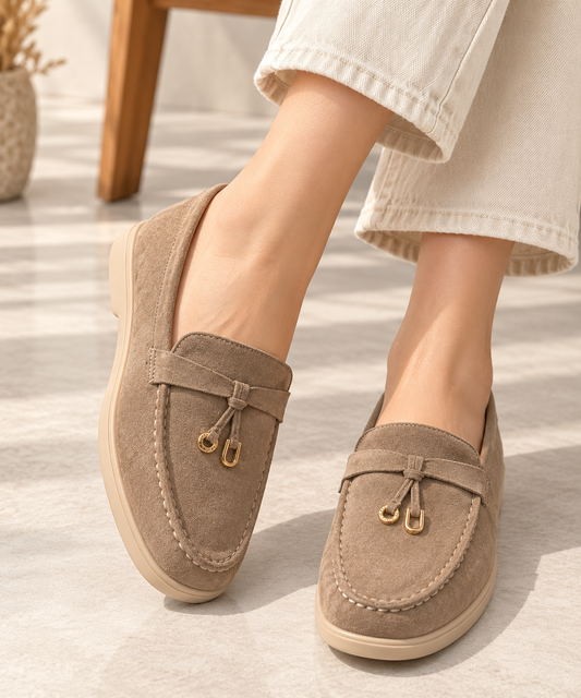 Mocasín de ante sintético con borlas y detalles metálicos 789608