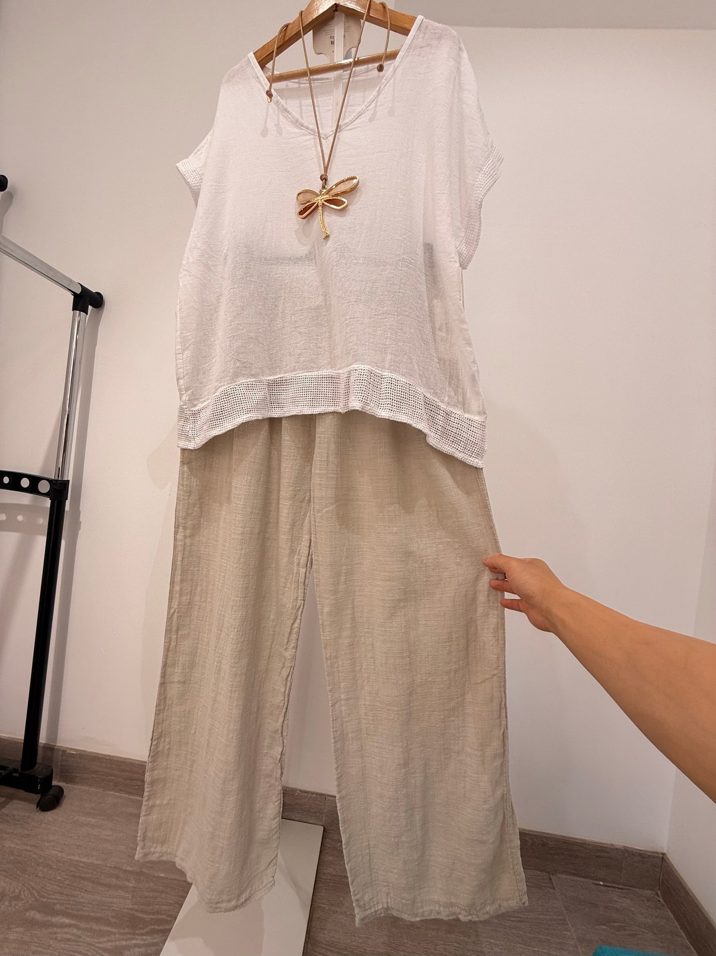 Blusa Fluida de Algodón con Bordes Calados