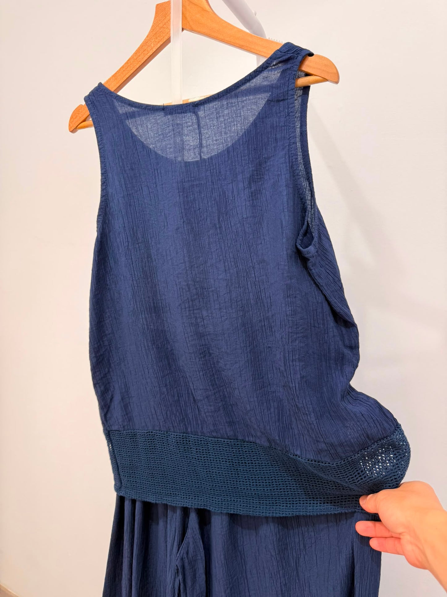 Blusa Corrugada con Bajo Calado