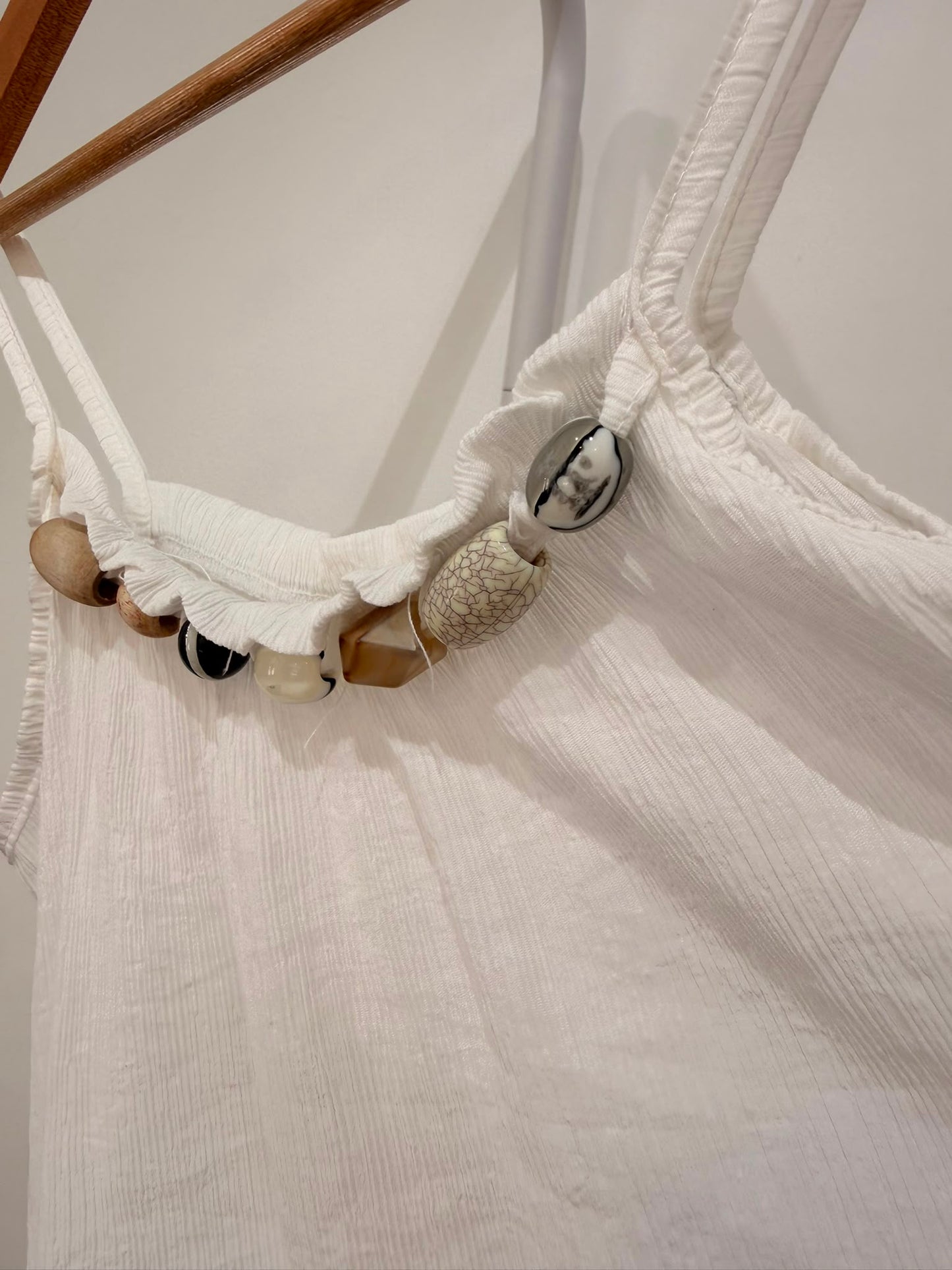 Blusa con Cuello de Pedrería