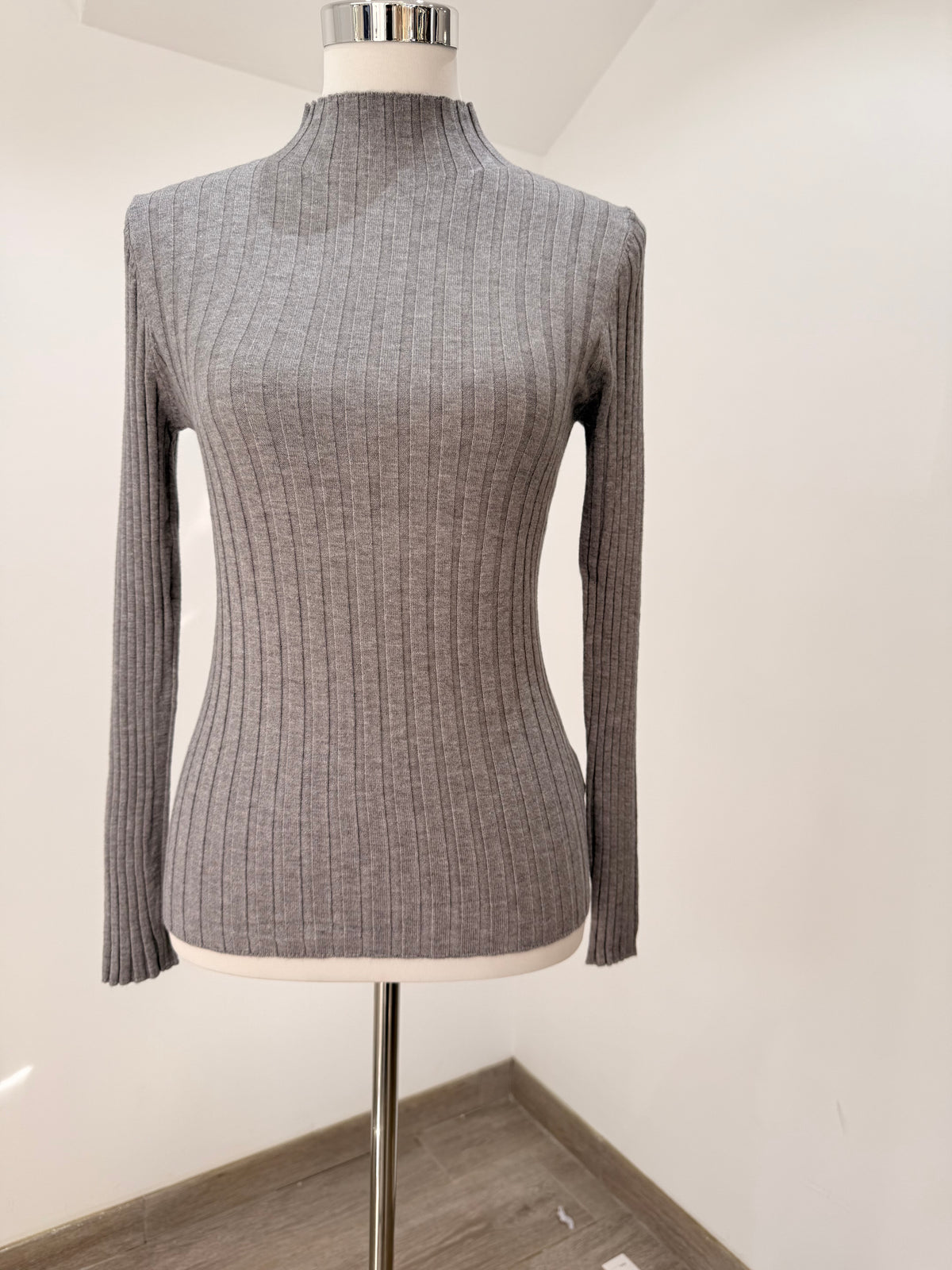 Jersey de punto de canalé cuello semi alto 2003