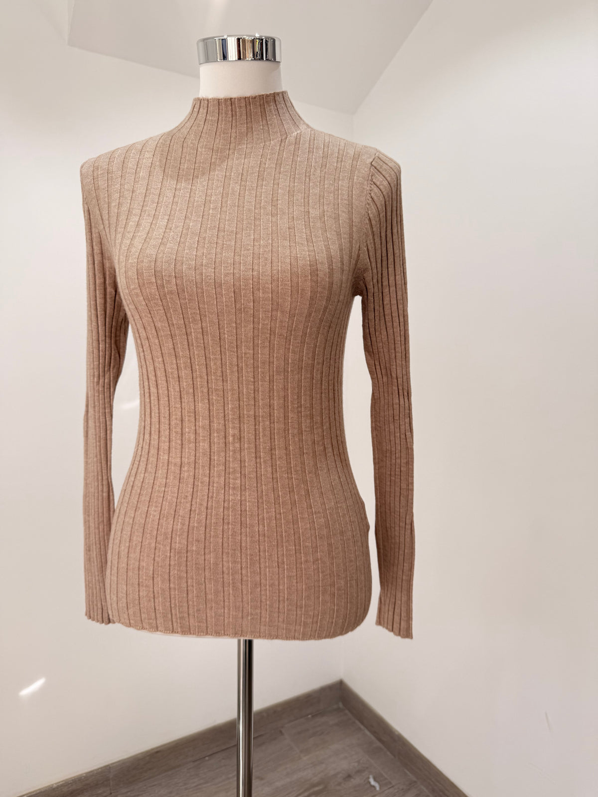 Jersey de punto de canalé cuello semi alto 2003