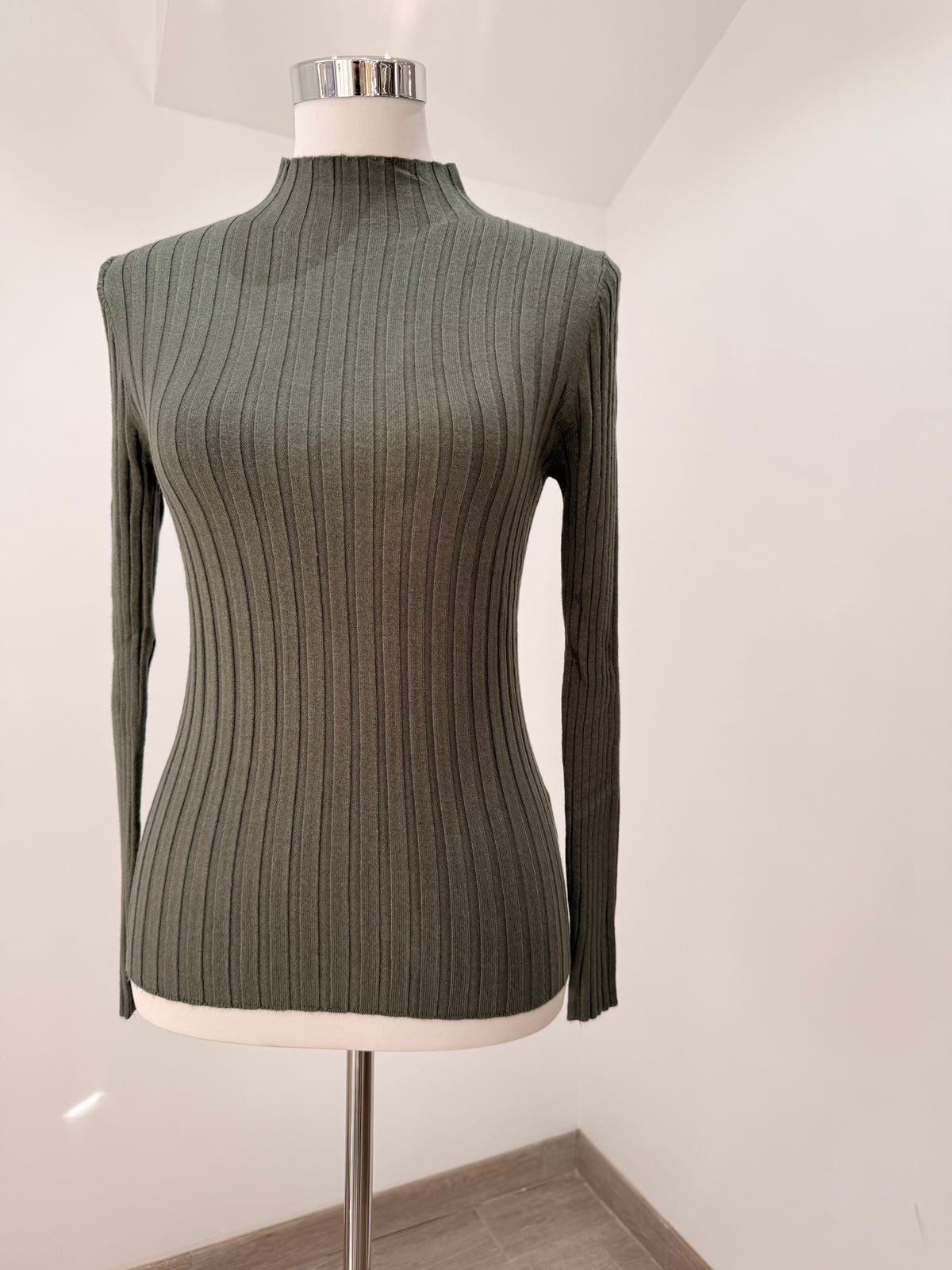 Jersey de punto de canalé cuello semi alto 2003