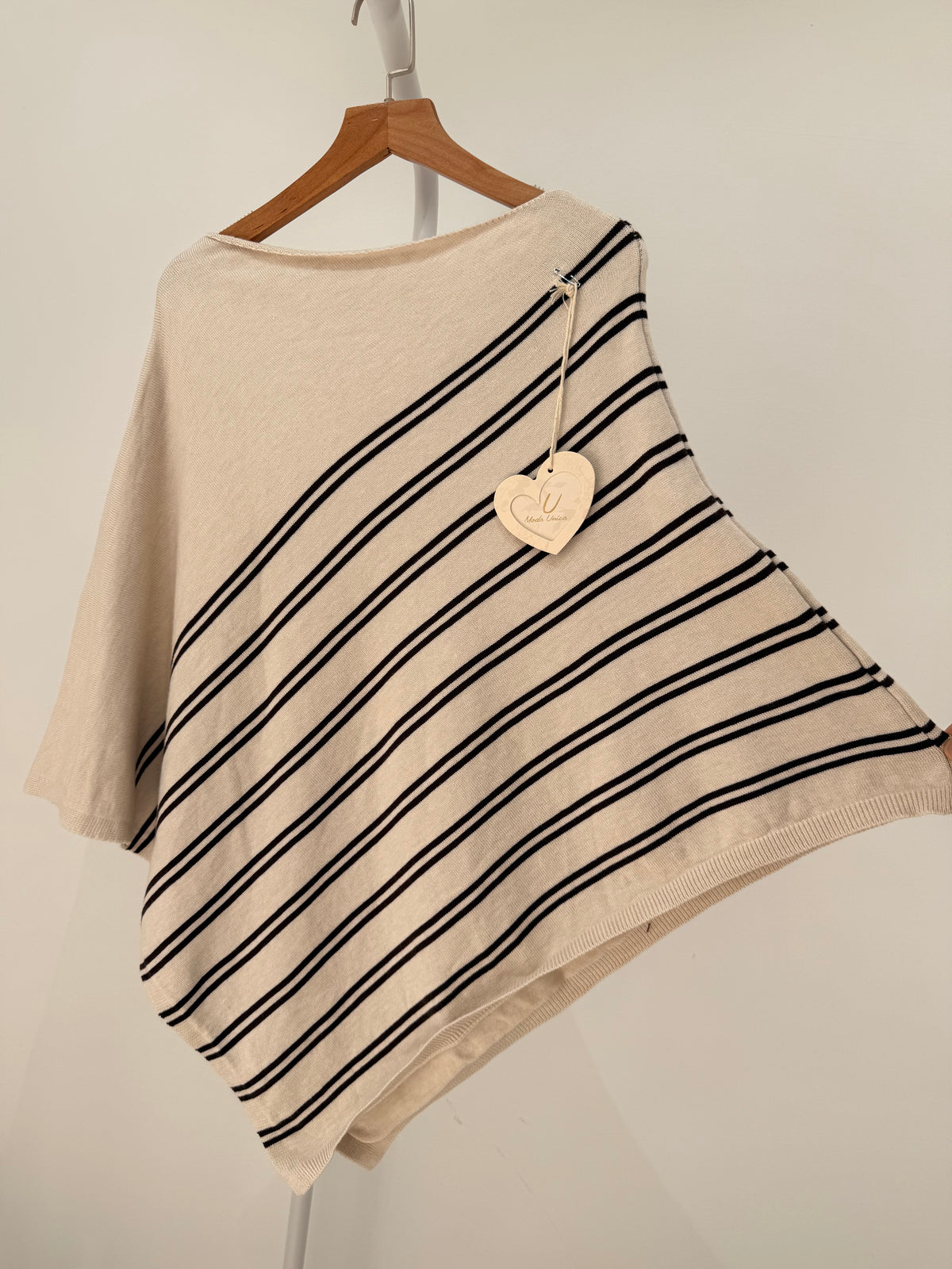 Poncho de punto a rayas 80768