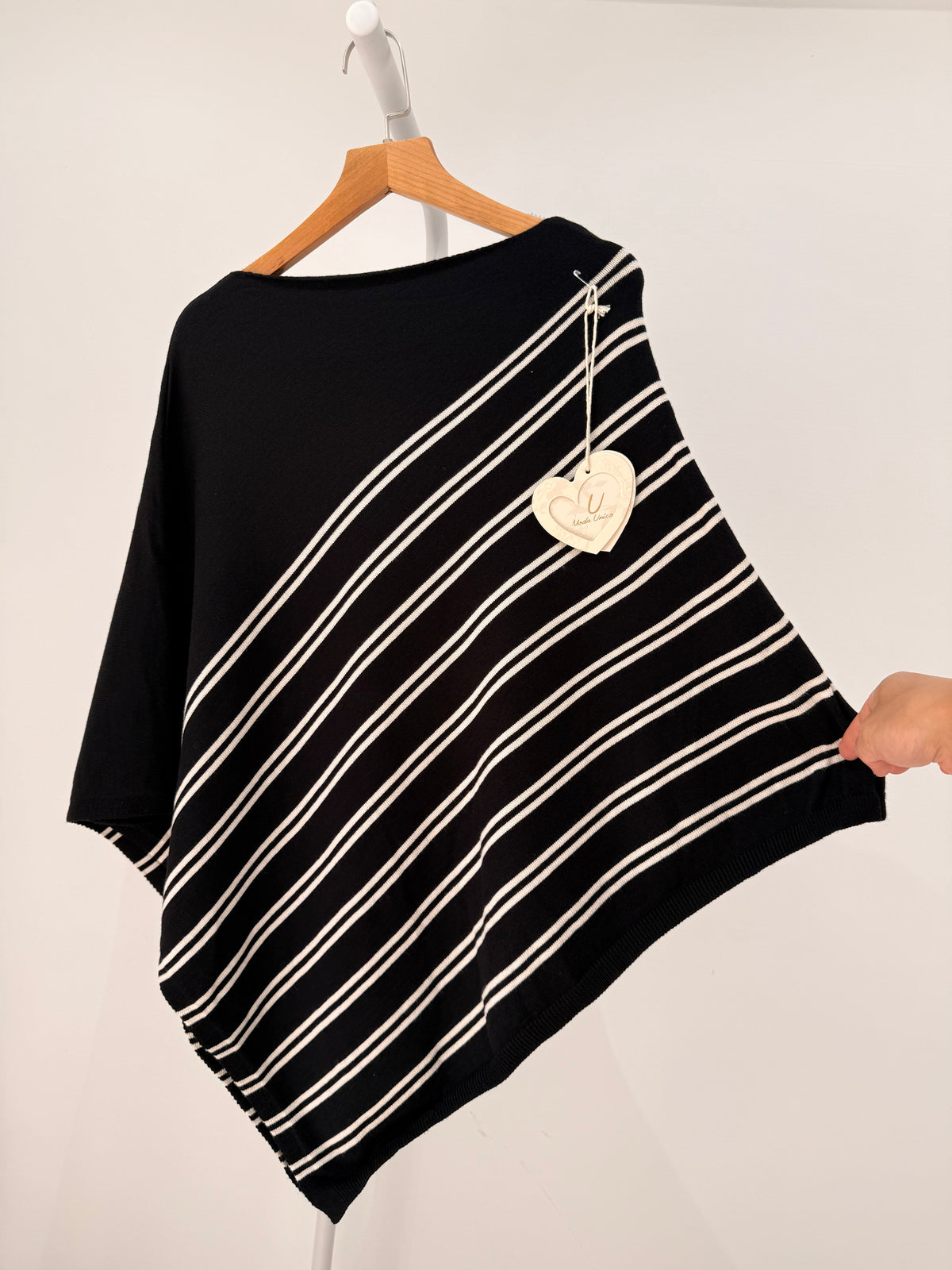 Poncho de punto a rayas 80768